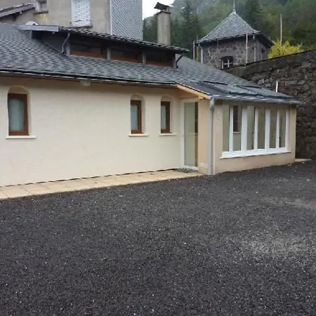 Maison Au Mont-dore Avec Jardin Clos, Idéale Pour 10 Personnes - Fr-1-608-120 * Le Mont-Dore