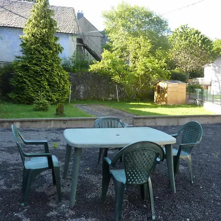 Casa de Férias Maison Au Mont-dore Avec Jardin Clos, Ideale Pour 10 Personnes - Fr-1-608-120 Le Mont-Dore